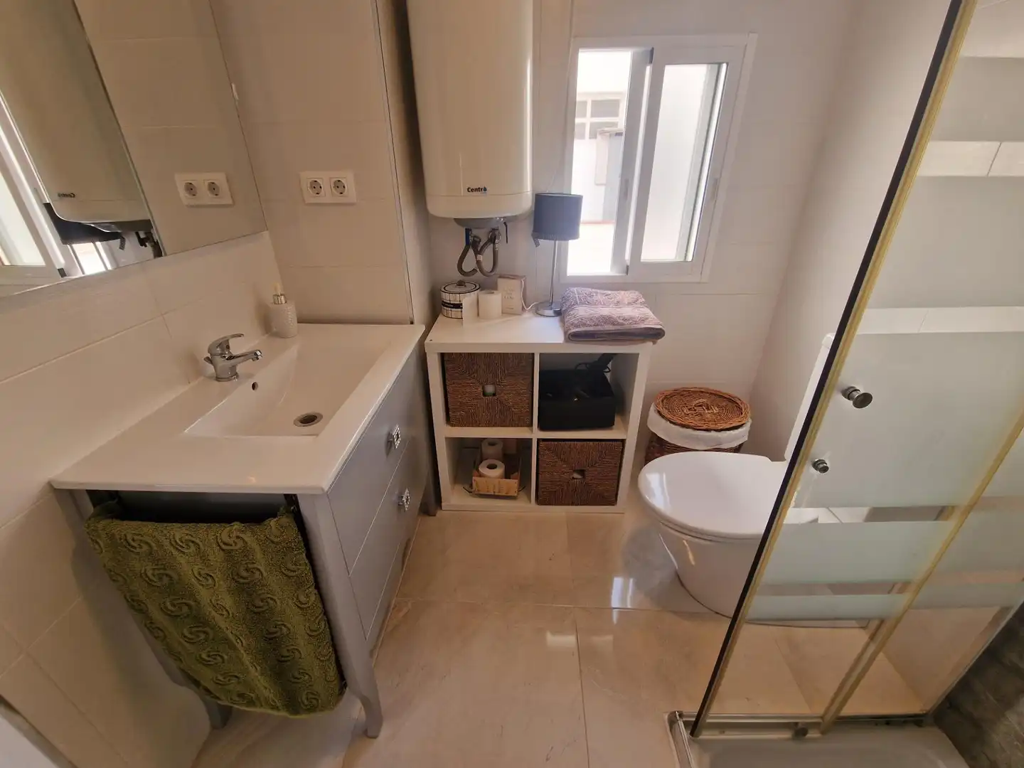 Badezimmer von Dachboden zum Verkauf in Águilas mit Klimaanlage und Möbliert