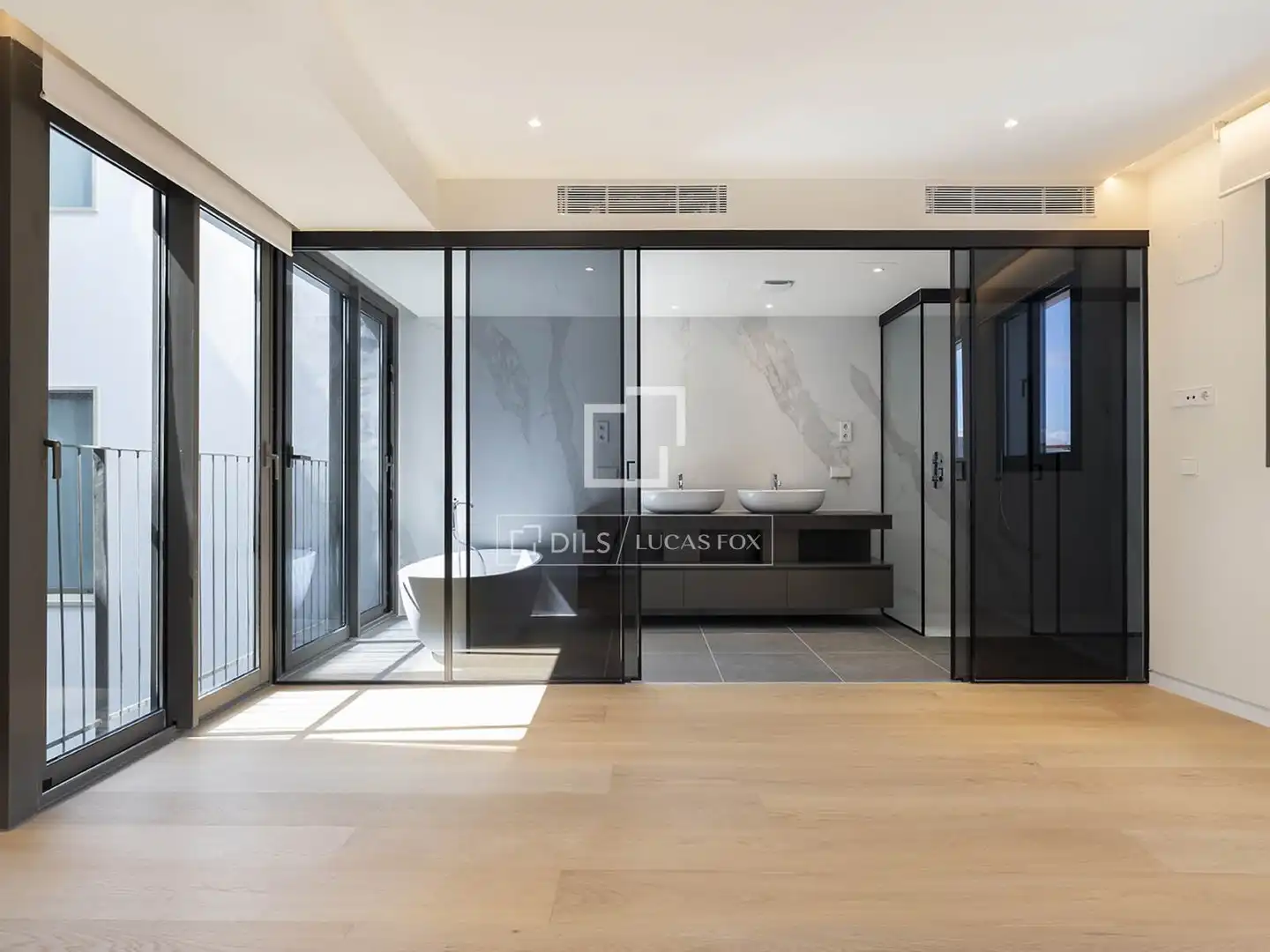 Bathroom of Attic for sale in Barcelona  with Air Conditioner, Terrace and Swimming Pool