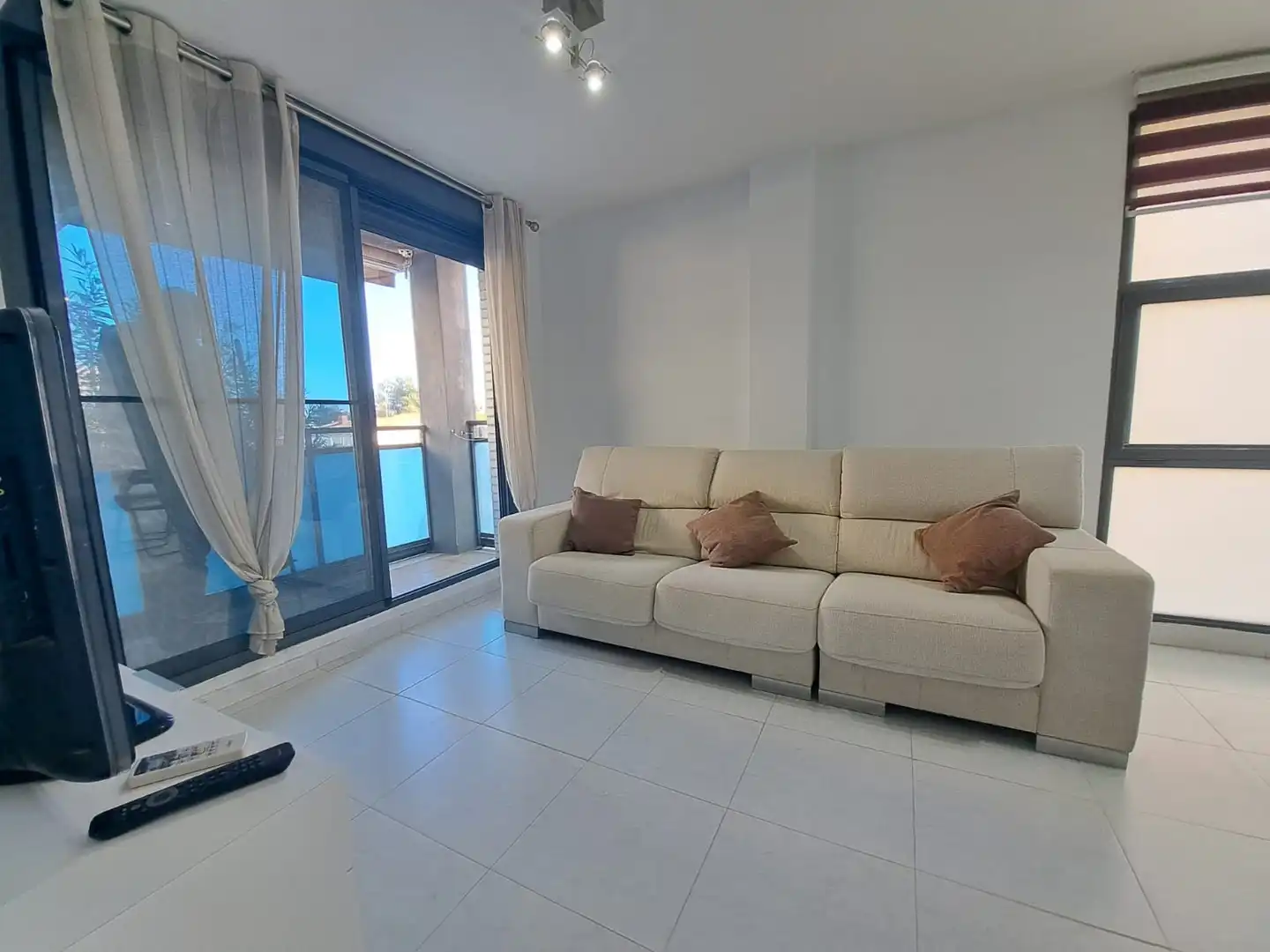 Sala d'estar de Apartament en venda en Moncofa amb Aire condicionat, Terrassa i Moblat