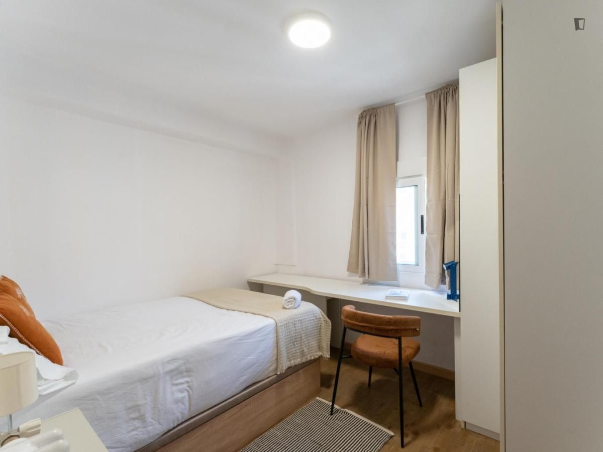 Dormitori de Apartament per a compartir en  Madrid Capital amb Aire condicionat, Calefacció i Moblat