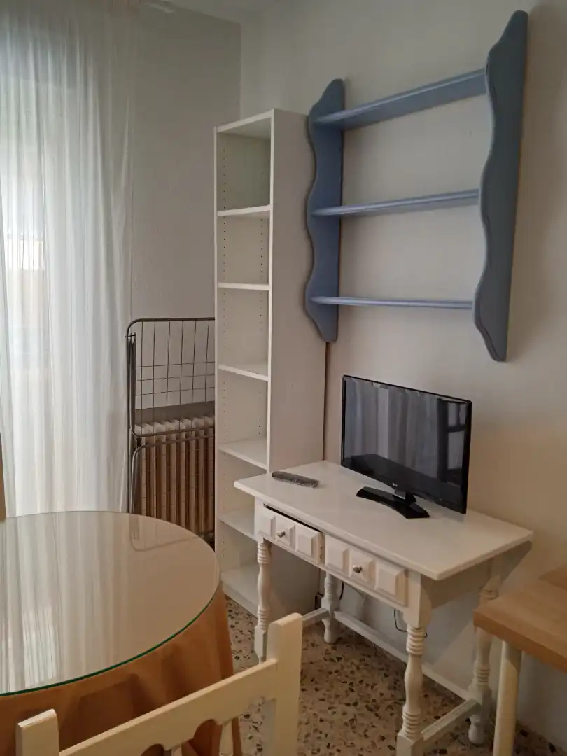 Dormitori de Apartament de lloguer en Granada amb Calefacció, Moblat i Rentadora