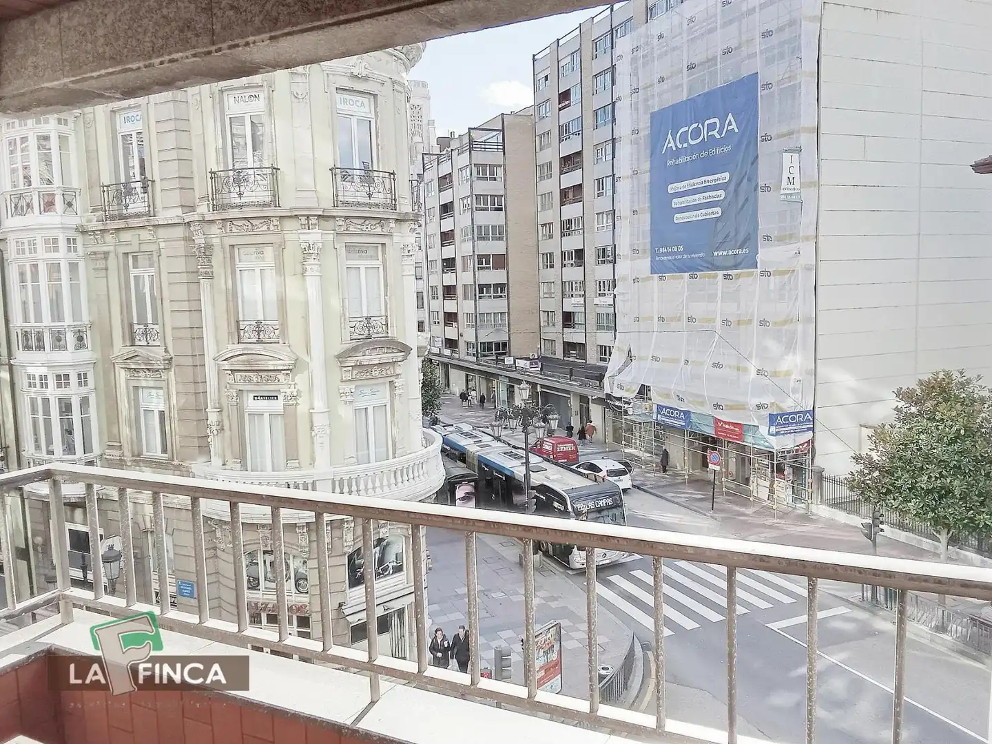 Vista exterior de Apartamento de alquiler en Oviedo  con Calefacción, Parquet y Terraza
