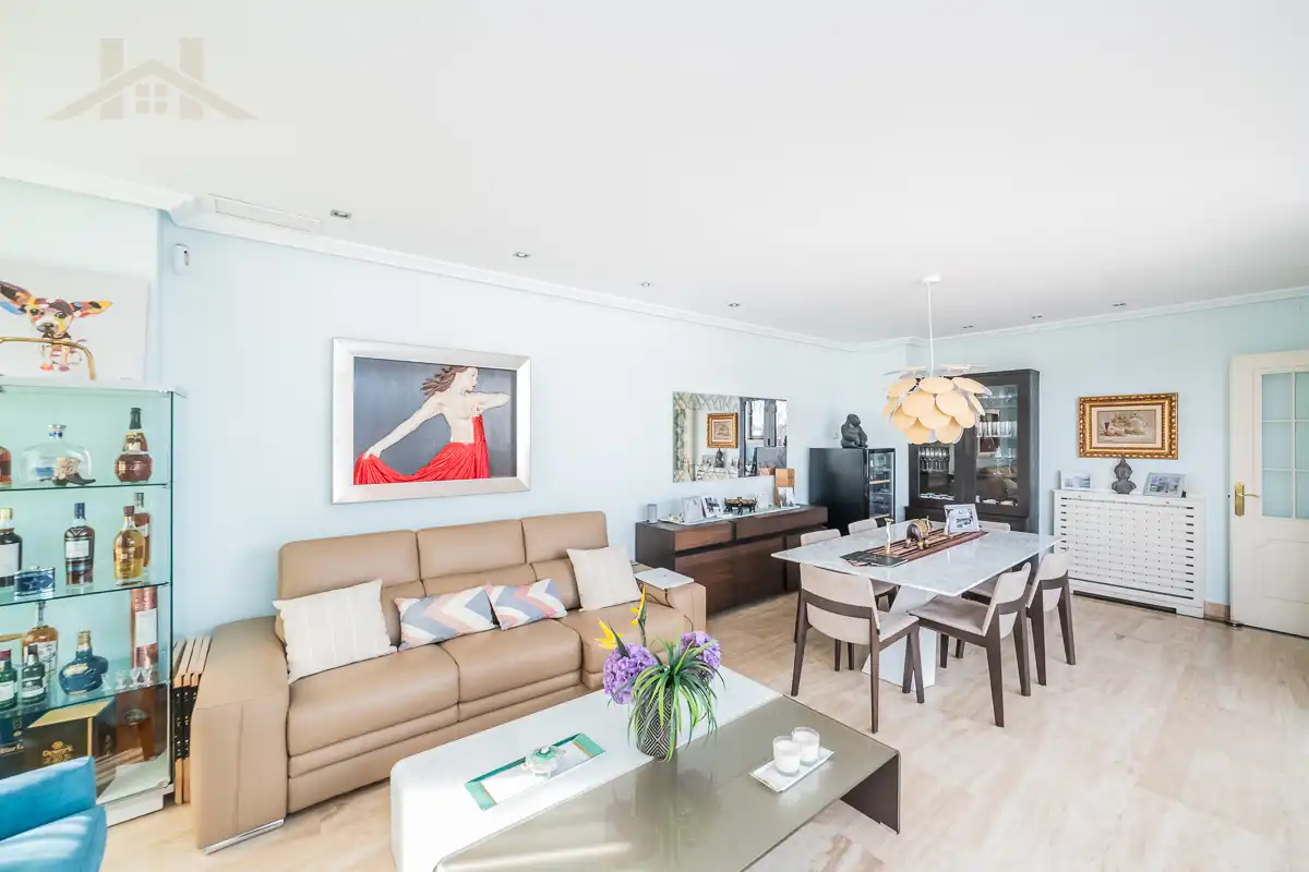 Sala de estar de Dúplex en venta en Majadahonda con Aire acondicionado, Calefacción y Parquet