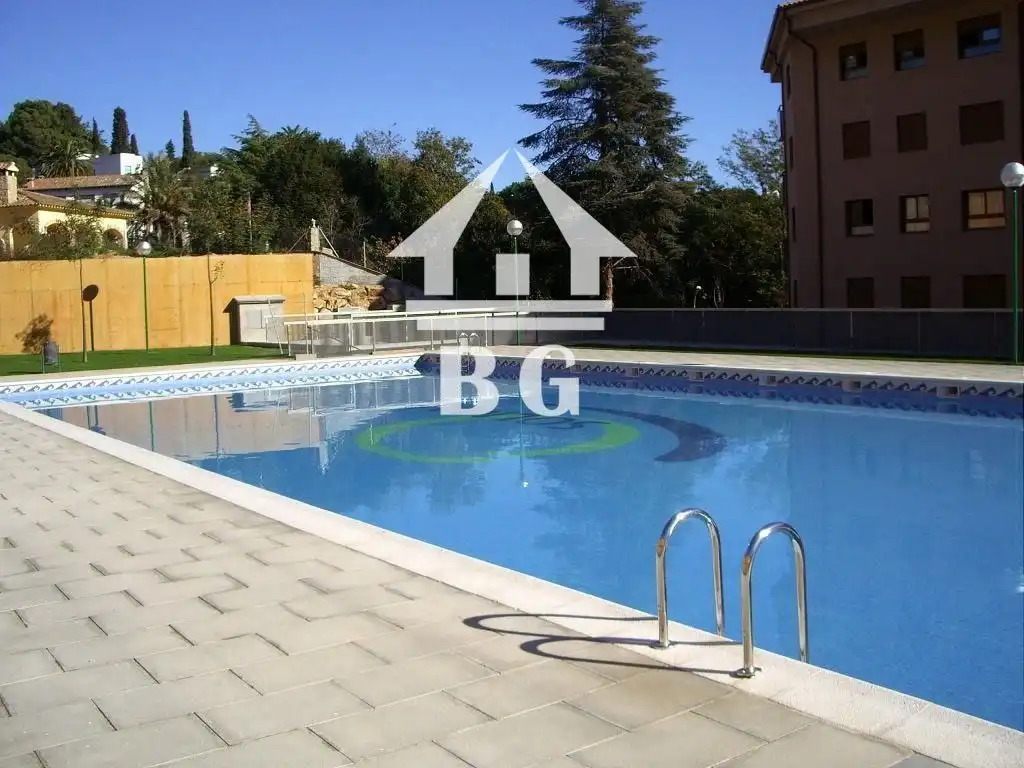 Schwimmbecken von Wohnung zum Verkauf in Lloret de Mar mit Klimaanlage, Heizung und Terrasse