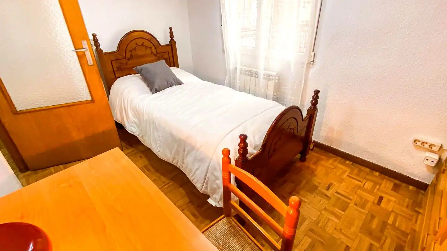 Schlafzimmer von Wohnung zur Miete in Arganzuela