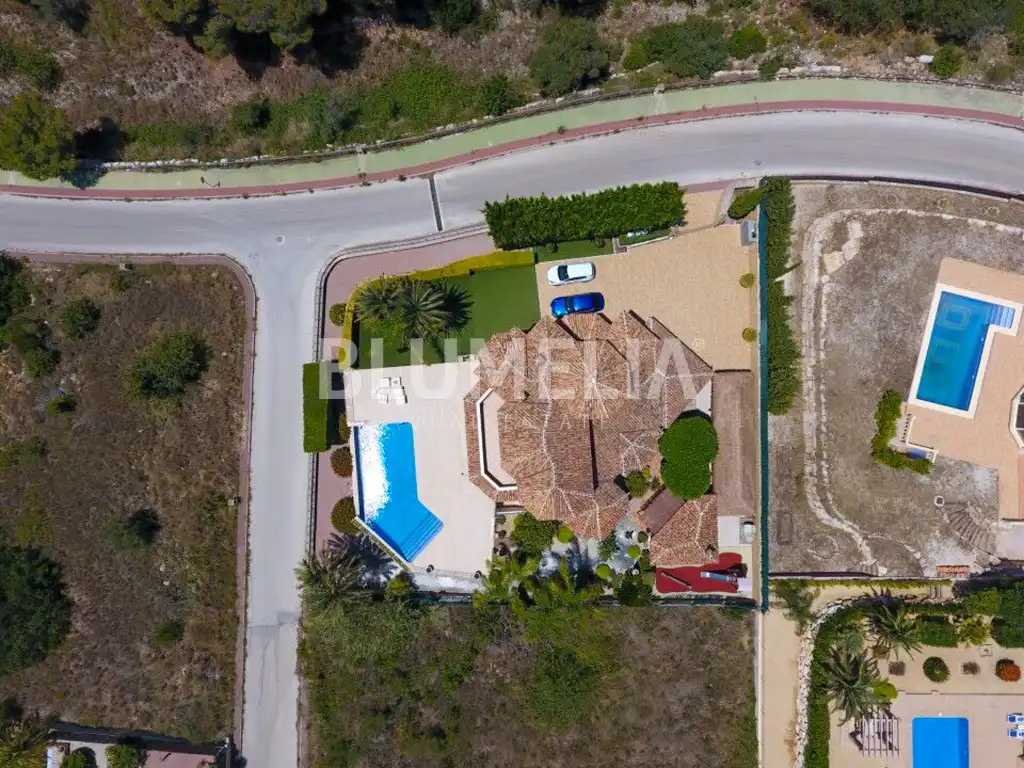 House with pool for sale in Calle Pic De La Batalla, imagen 3