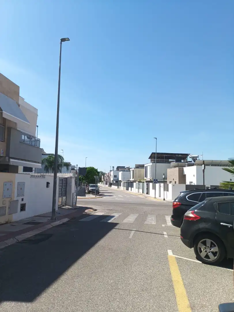 Vista exterior de Casa adosada en venta en Bollullos de la Mitación con Trastero