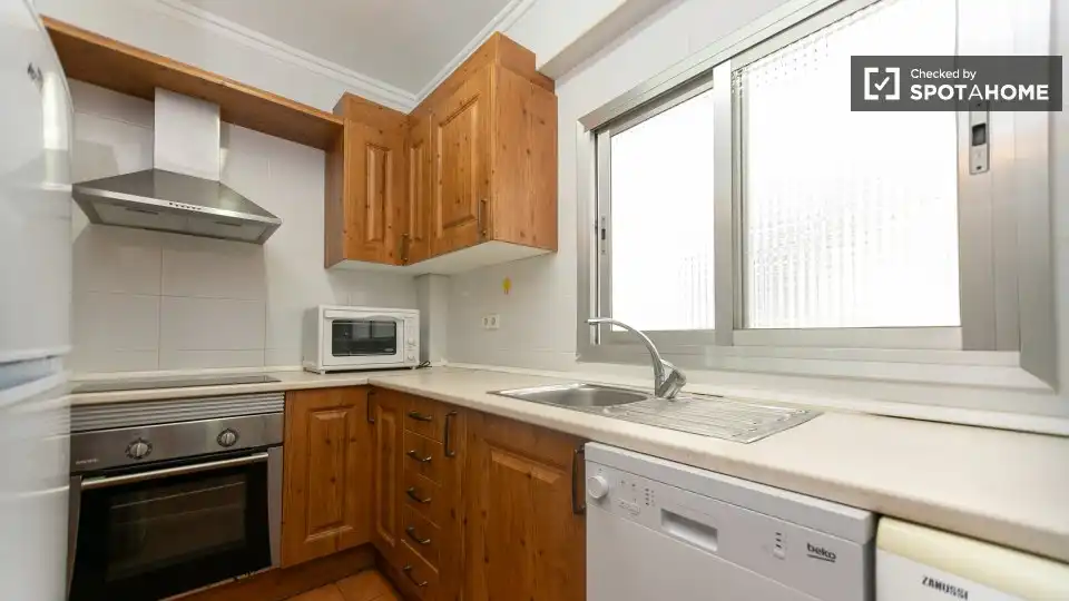 Cocina de Piso de alquiler en Valencia con Aire acondicionado, Calefacción y Amueblado