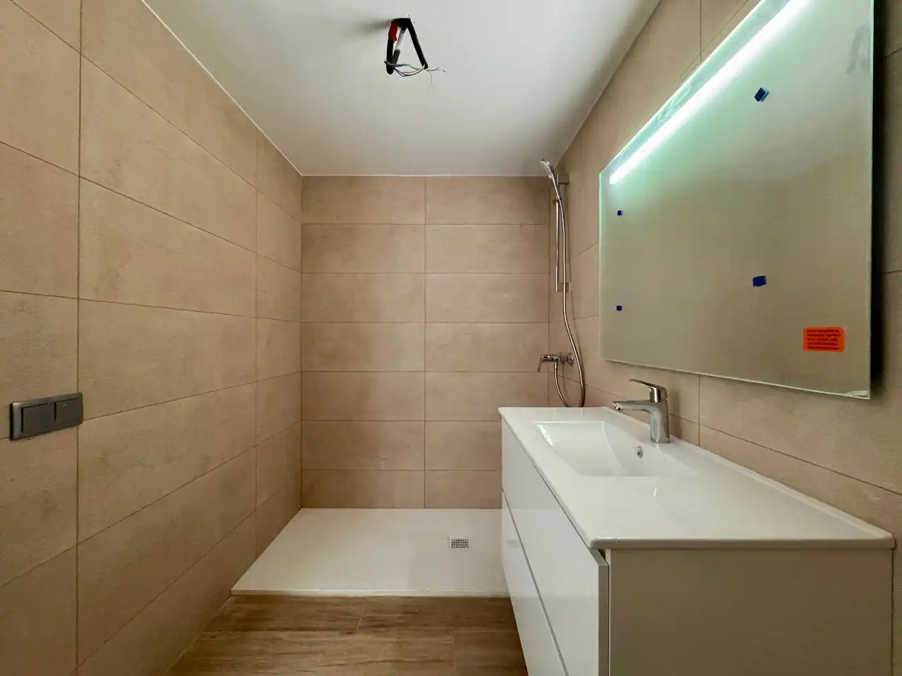 Badezimmer von Wohnung zum Verkauf in Pals mit Klimaanlage, Heizung und Terrasse