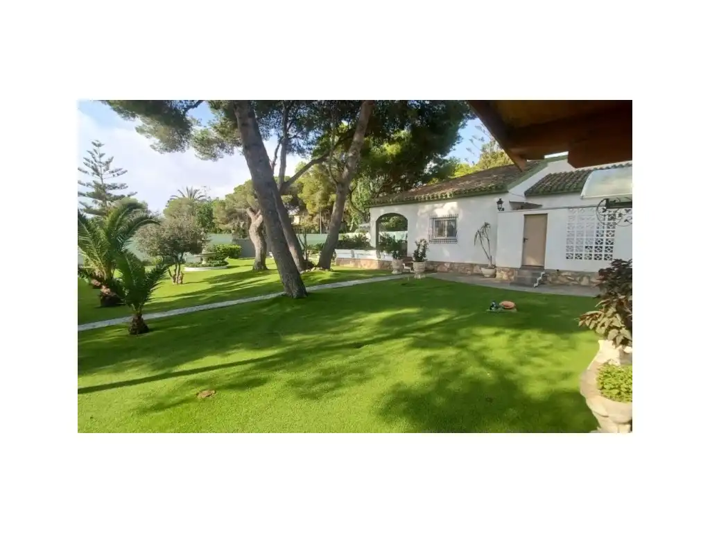 Casa amb piscina en venda a Calle Pablo Neruda-Cmor, imagen 8