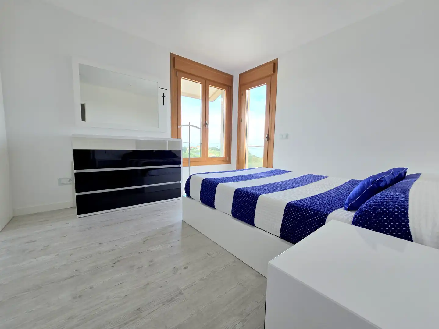Dormitori de Casa o xalet en venda en Vigo  amb Calefacció, Jardí privat i Terrassa