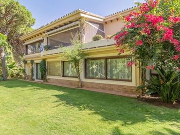 Villa mit Pool zum Verkauf in Calahonda