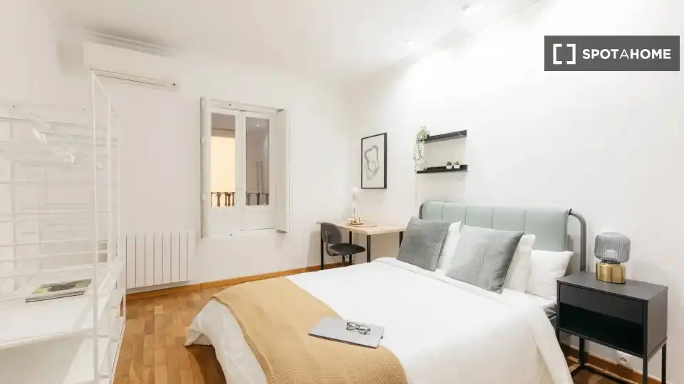 Habitación de Piso de alquiler en Valencia con Aire acondicionado, Calefacción y Amueblado