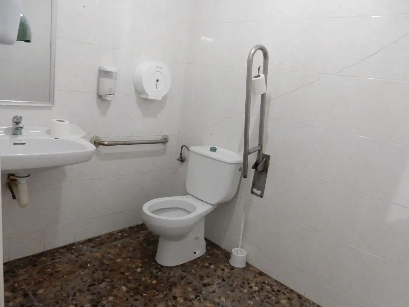 Bany de Local en venda en Rubí amb Aire condicionat, Calefacció i Terrassa
