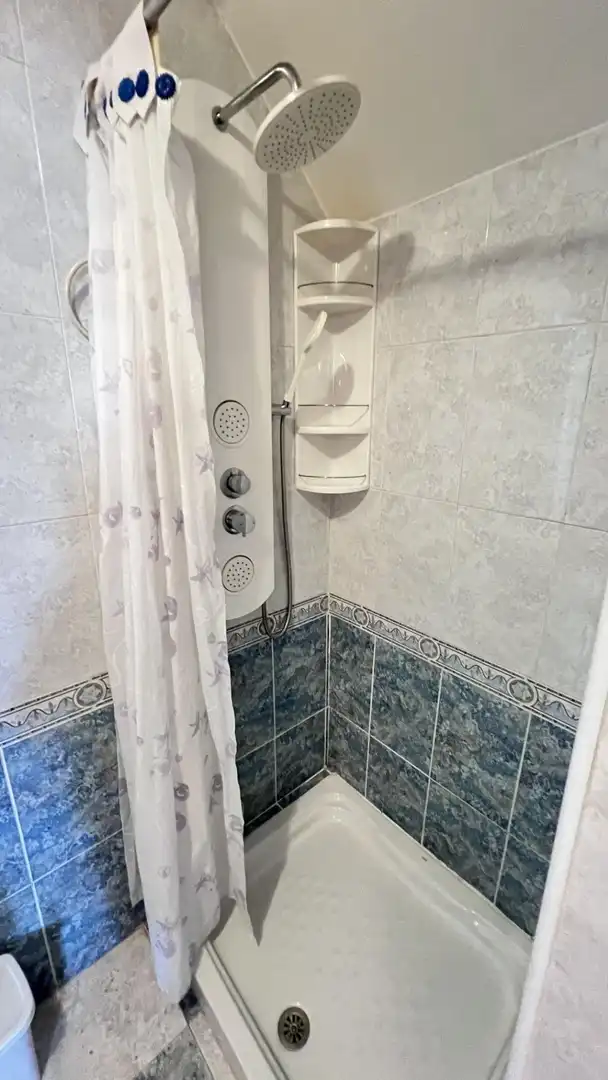 Bany de Casa adosada en venda en Torrevieja amb Calefacció, Jardí privat i Moblat