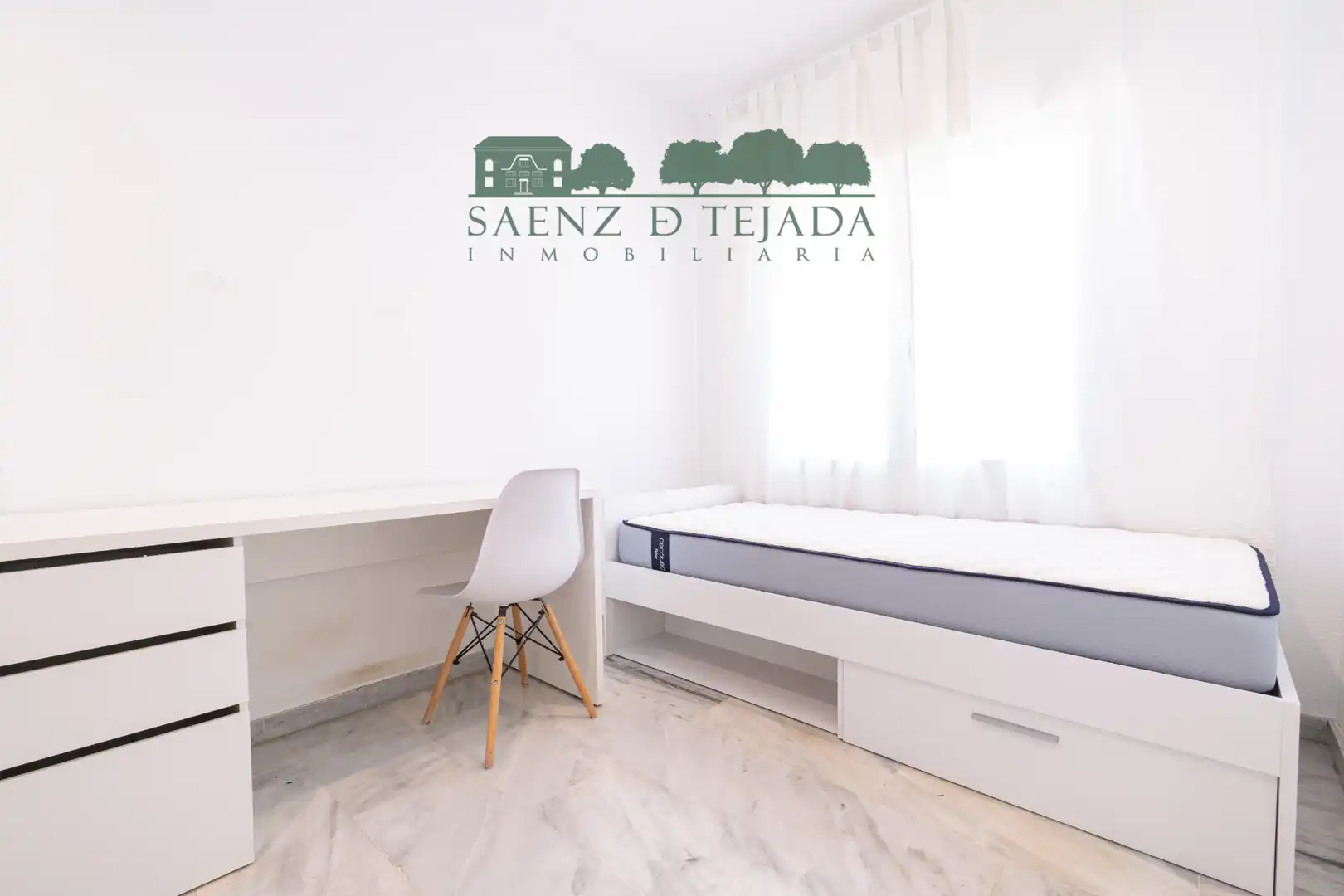 Bedroom of Flat for rent in Sevilla  with Air Conditioner, Storage room and Oven