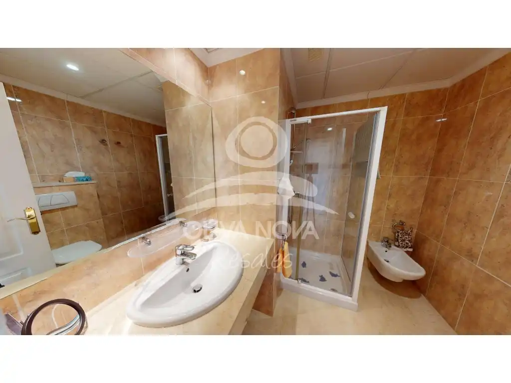 Bathroom of Attic for sale in Oliva  with Terrace, Swimming Pool and Furnished