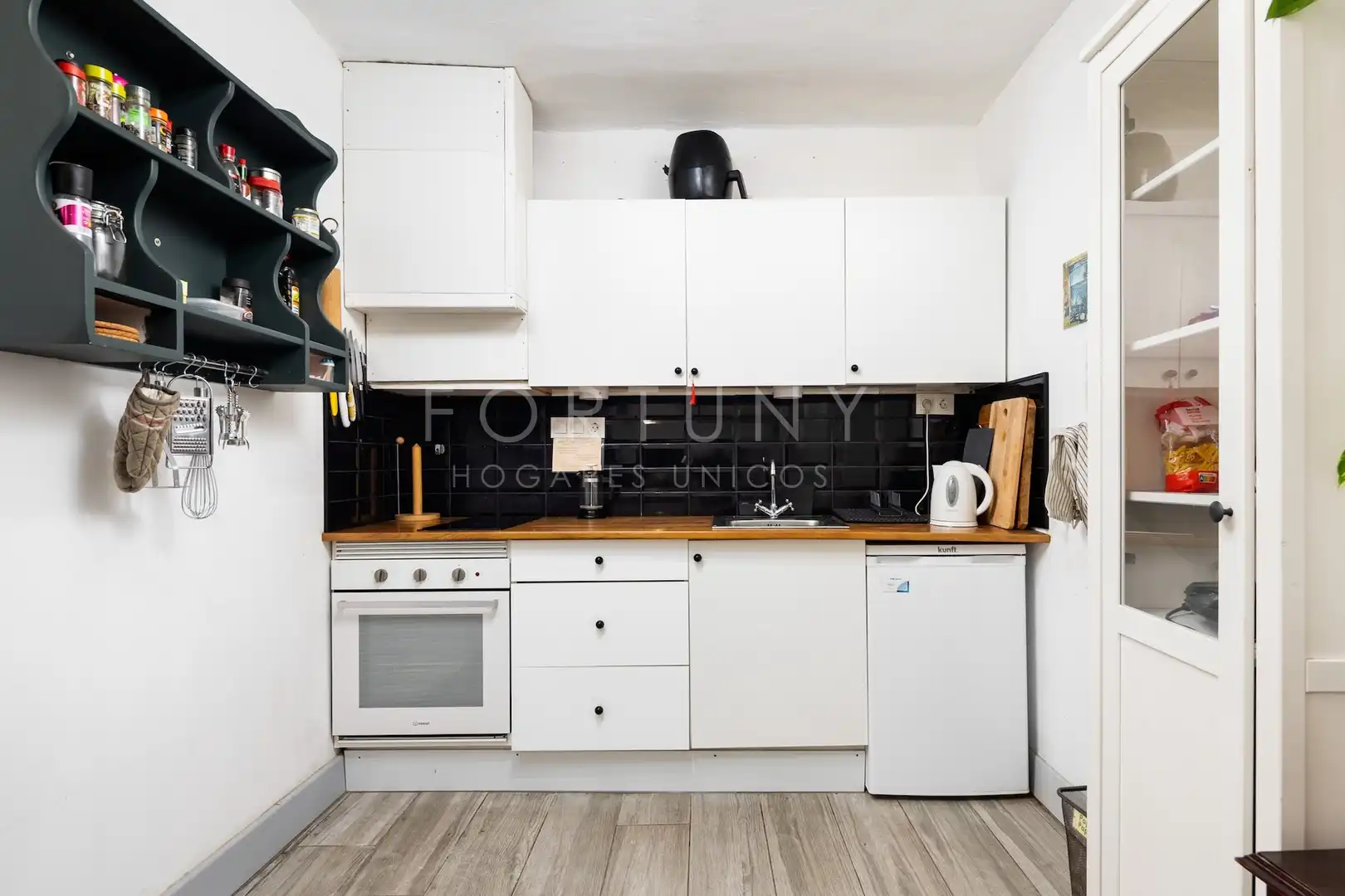 Kitchen of Flat for sale in Málaga  with Air Conditioner, Terrace and Furnished