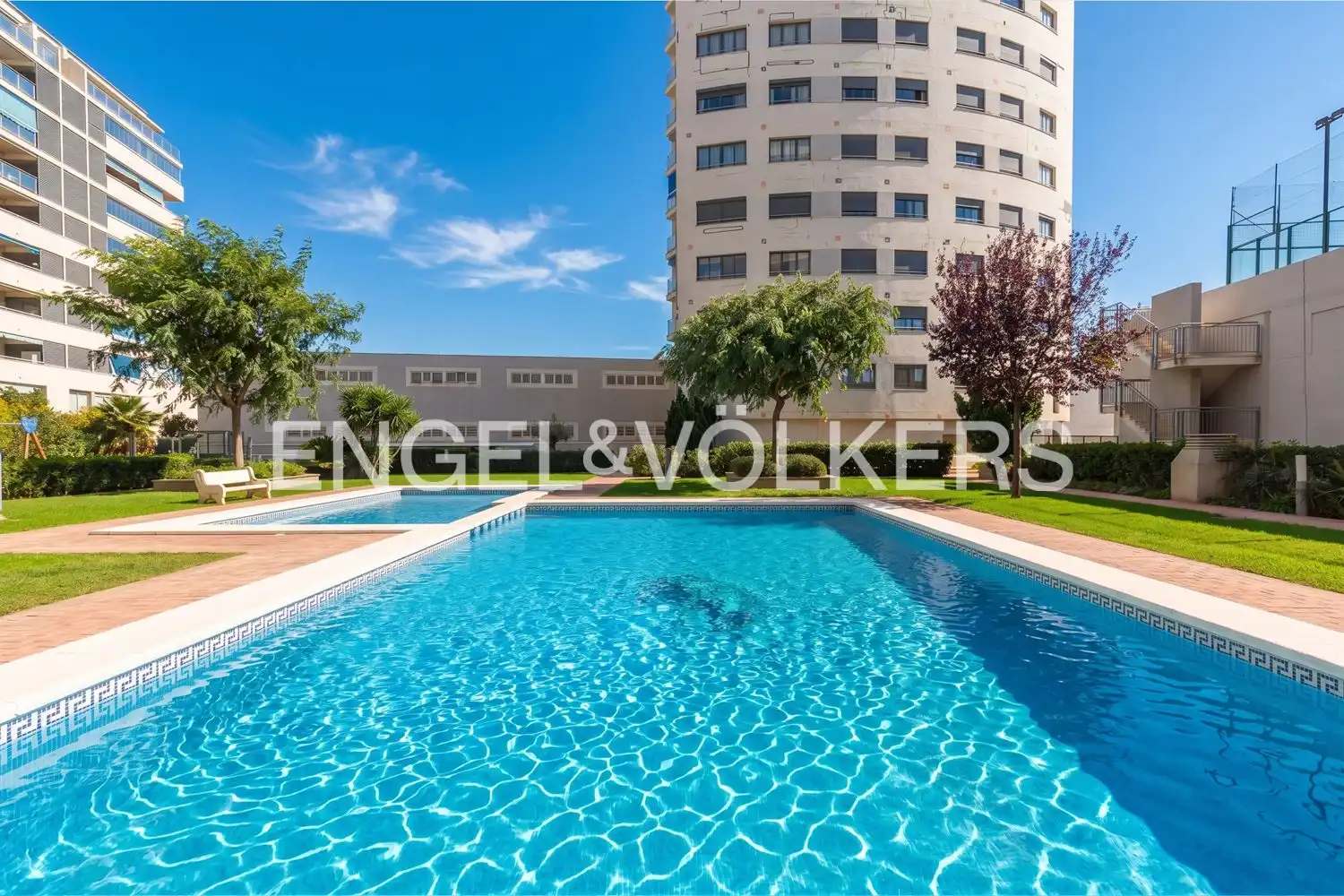 Piscina de Pis de lloguer en Valencia amb Aire condicionat, Calefacció i Terrassa