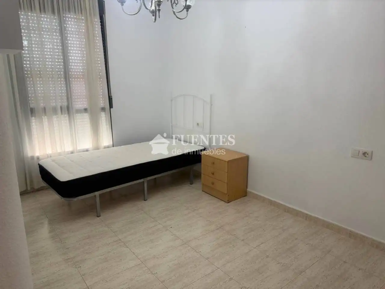 Habitación de Piso de alquiler en Alicante / Alacant con Amueblado y Balcón