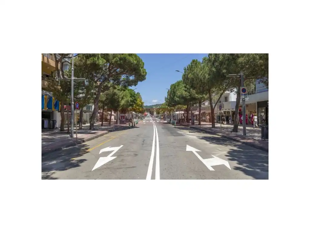 Local comercial en traspaso en Avenida S'Agaro, imagen 2