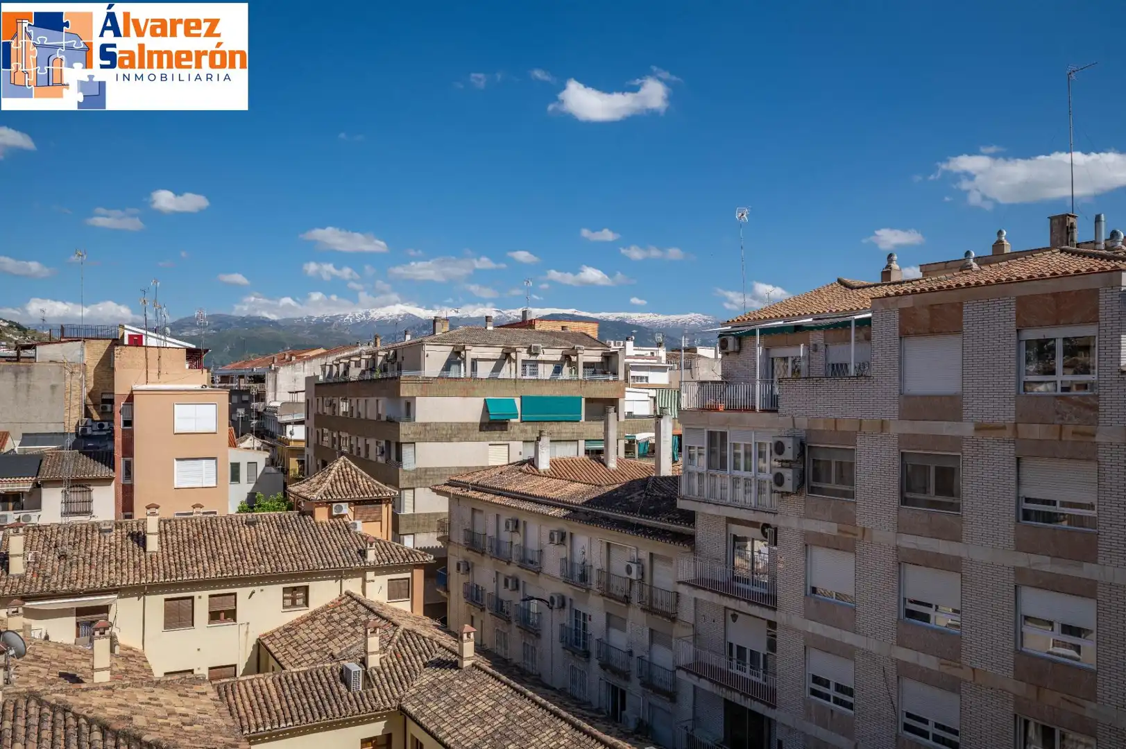 Vista exterior de Piso en venta en Granada con Terraza y Balcón