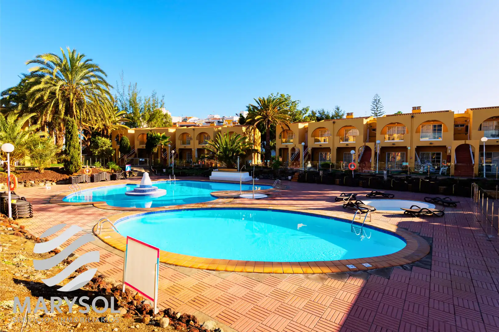 Piscina de Apartament de lloguer en San Bartolomé de Tirajana amb Terrassa, Moblat i Forn