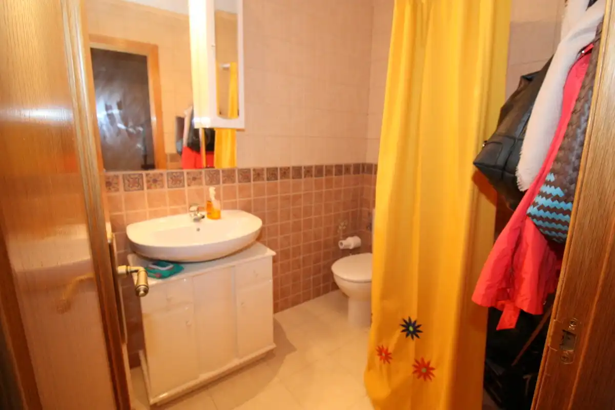 Bany de Casa o xalet en venda en Pedro Bernardo amb Calefacció, Terrassa i Moblat