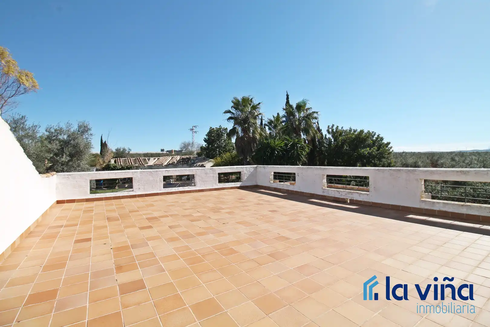 Terraza de Finca rústica en venta en Martín de la Jara con Aire acondicionado, Jardín privado y Trastero