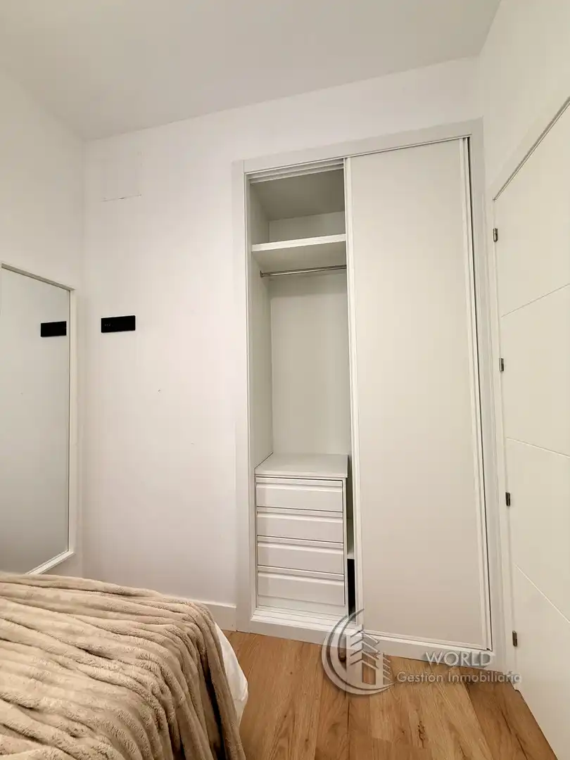 Bedroom of Flat for sale in Madrid  with Air Conditioner, Heating and Furnished