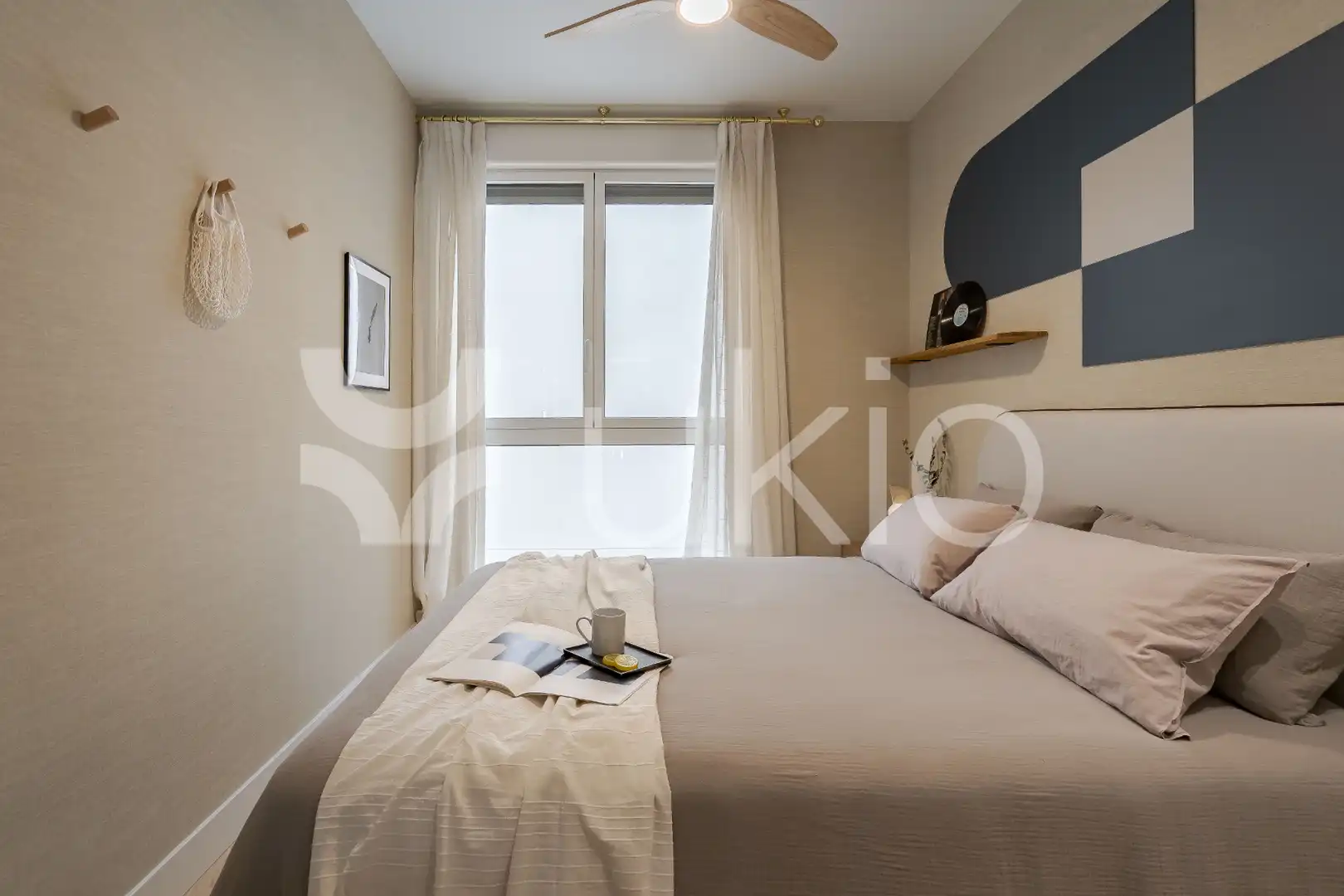 Dormitori de Apartament de lloguer en Madrid amb Calefacció, Moblat i Forn