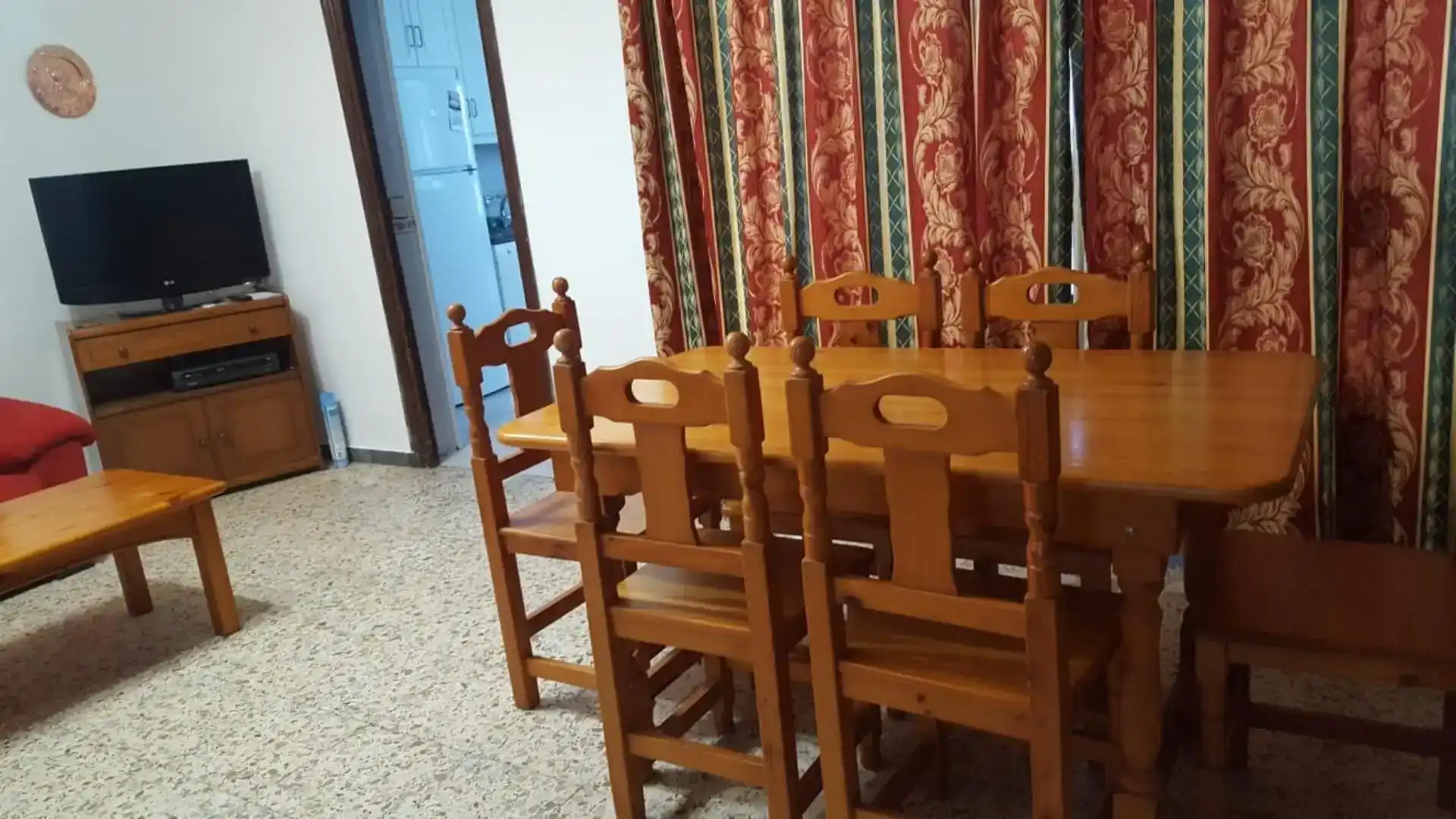 Esszimmer von Erdgeschoss zur Miete in Calañas mit Privatgarten, Möbliert und Ofen