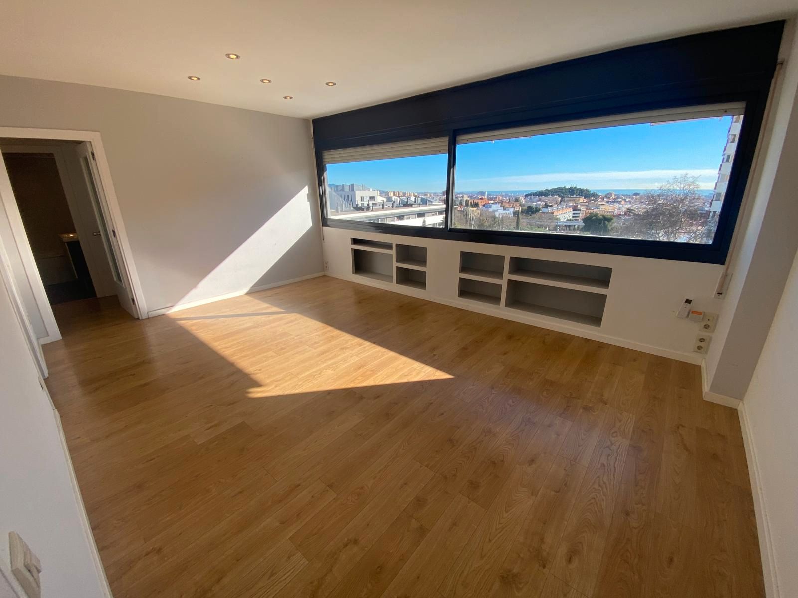 Sala de estar de Piso de alquiler en  Barcelona Capital con Calefacción, Parquet y Horno