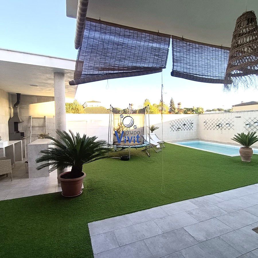 Piscina de Casa o xalet en venda en Alcalá de Guadaira