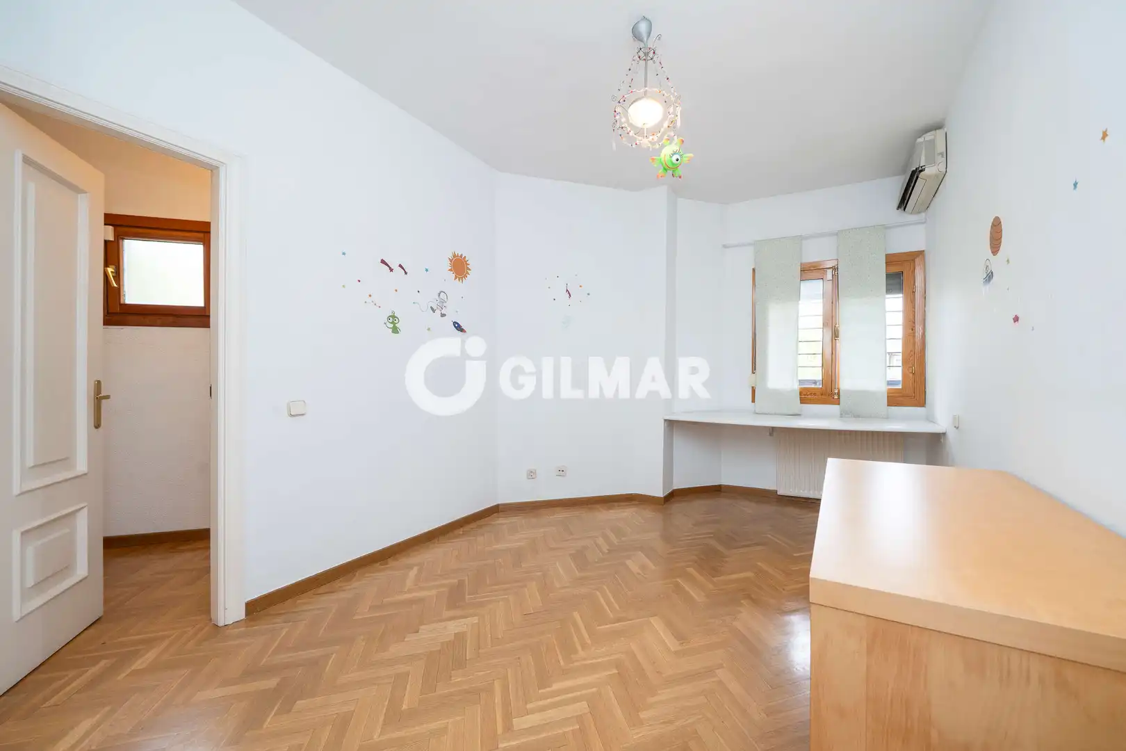 Dormitori de Casa o xalet en venda en Madrid amb Calefacció, Jardí privat i Piscina