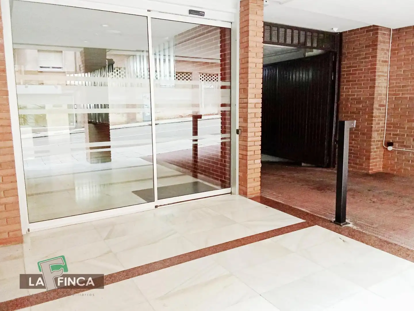 Pis de lloguer en Oviedo  amb Calefacció, Parquet i Terrassa