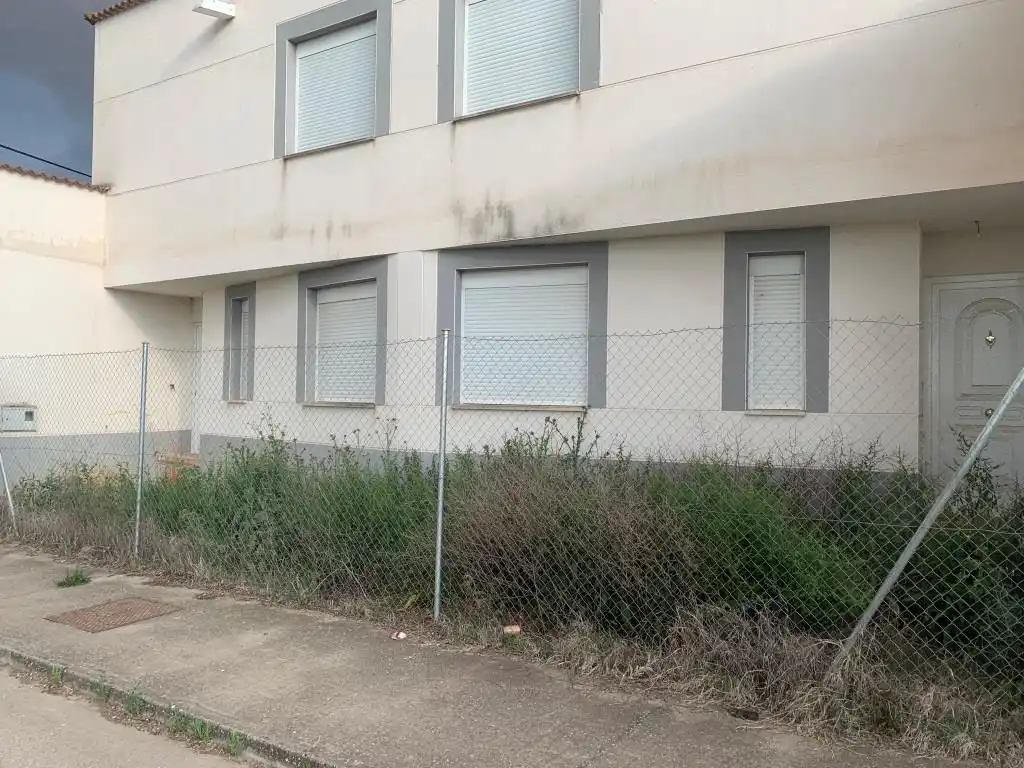 Casa adosada en venta en Avenida de la Guardia Civil, Manganeses de la Lampreana