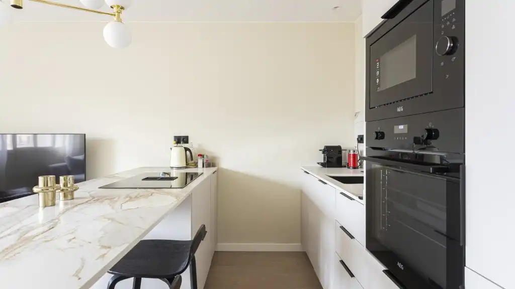 Cuina de Apartament en venda en Barcelona amb Aire condicionat i Moblat