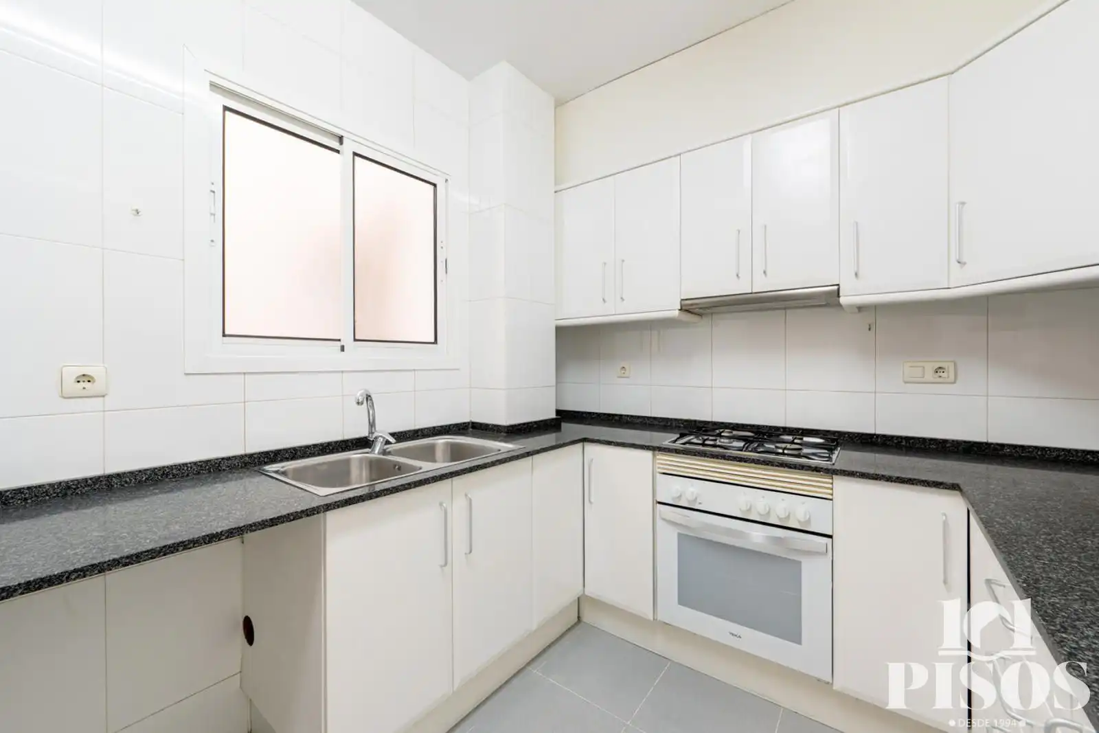 Kitchen of Flat for sale in Sant Cugat del Vallès  with Heating, Terrace and Storage room