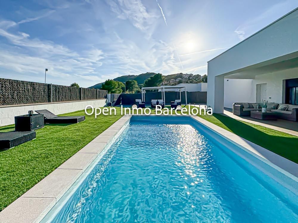 Swimming pool of House or chalet for sale in Canyelles