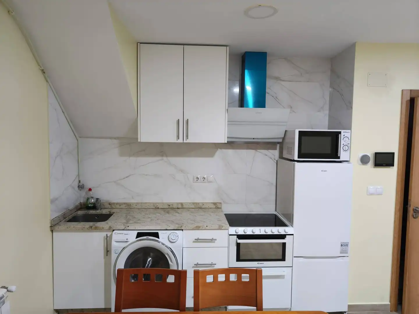 Cocina de Planta baja de alquiler en Santiago de Compostela  con Calefacción y Amueblado