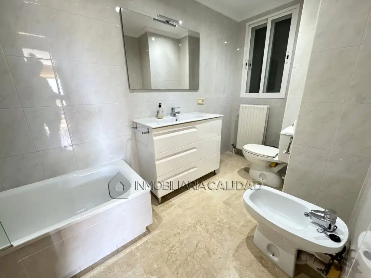 Badezimmer von Wohnung zur Miete in Burgos mit Heizung, Terrasse und Möbliert