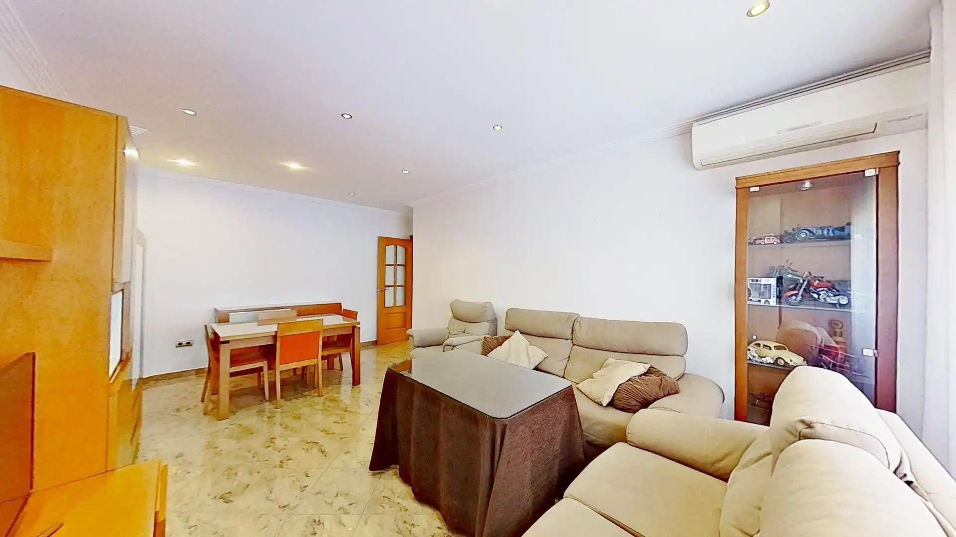 Sala de estar de Piso en venta en Motril con Aire acondicionado, Calefacción y Balcón