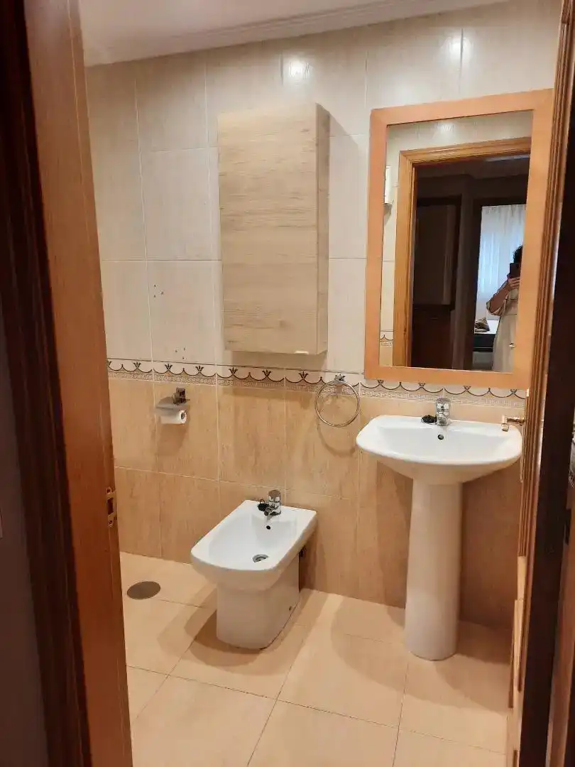 Badezimmer von Wohnung zur Miete in Gozón