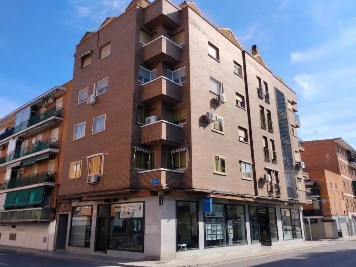 Flat with terrace for sale in Calle de Villalba