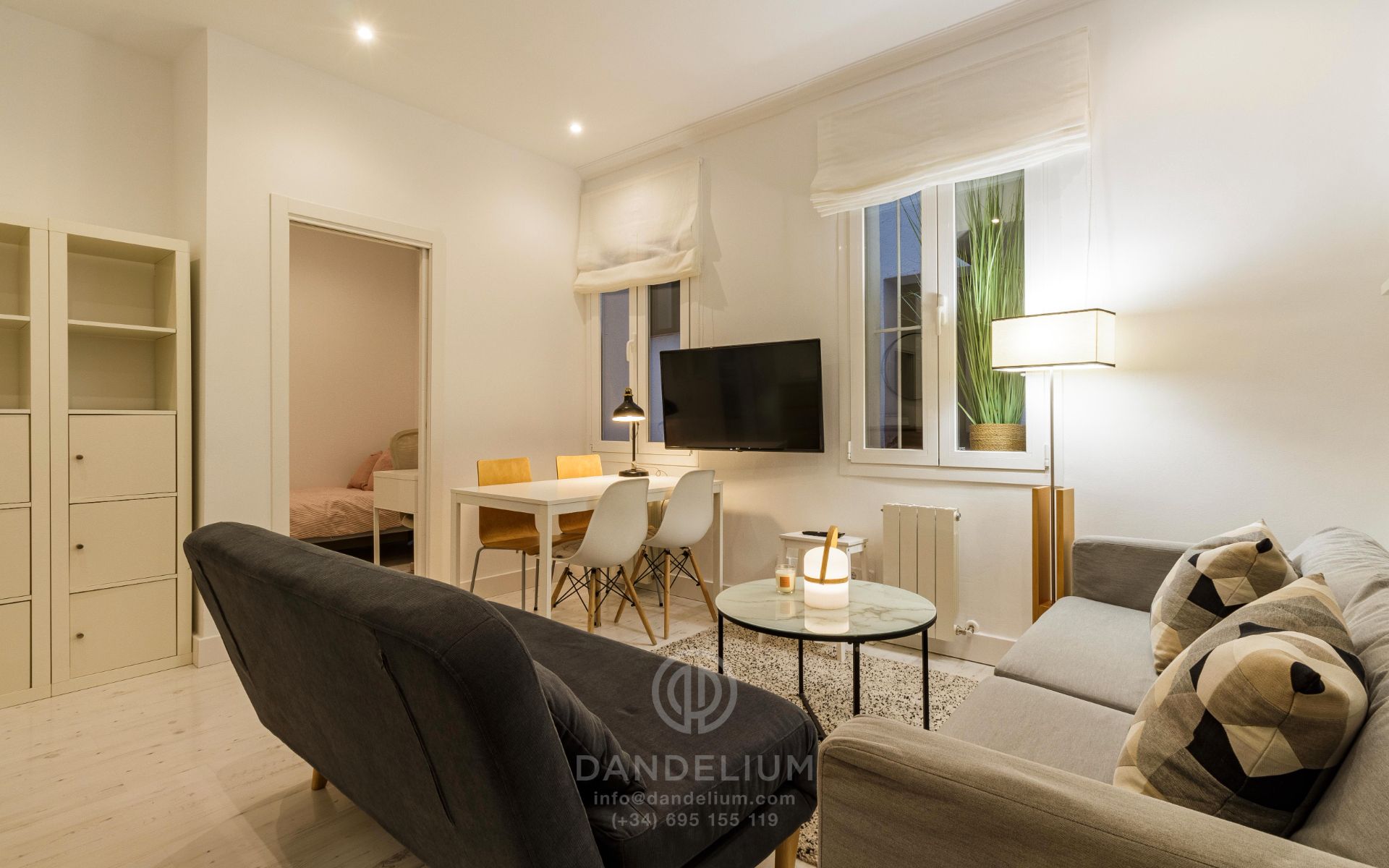 Living room of Apartment for rent in  Madrid Capital  with Heating, Furnished and Oven