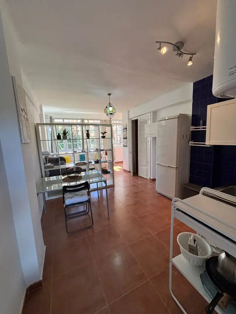 Cuina de Apartament de lloguer en Torremolinos amb Moblat i Piscina comunitària