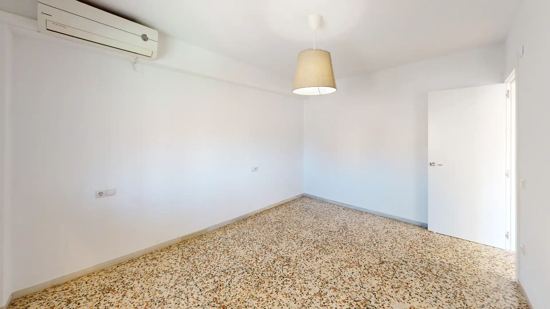Habitación de Piso en venta en Almería con Aire acondicionado, Calefacción y Terraza