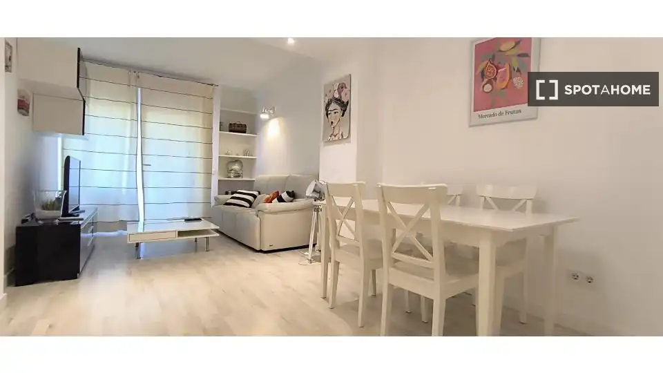 Living room of Flat for rent in Madrid  with Air Conditioner, Heating and Furnished