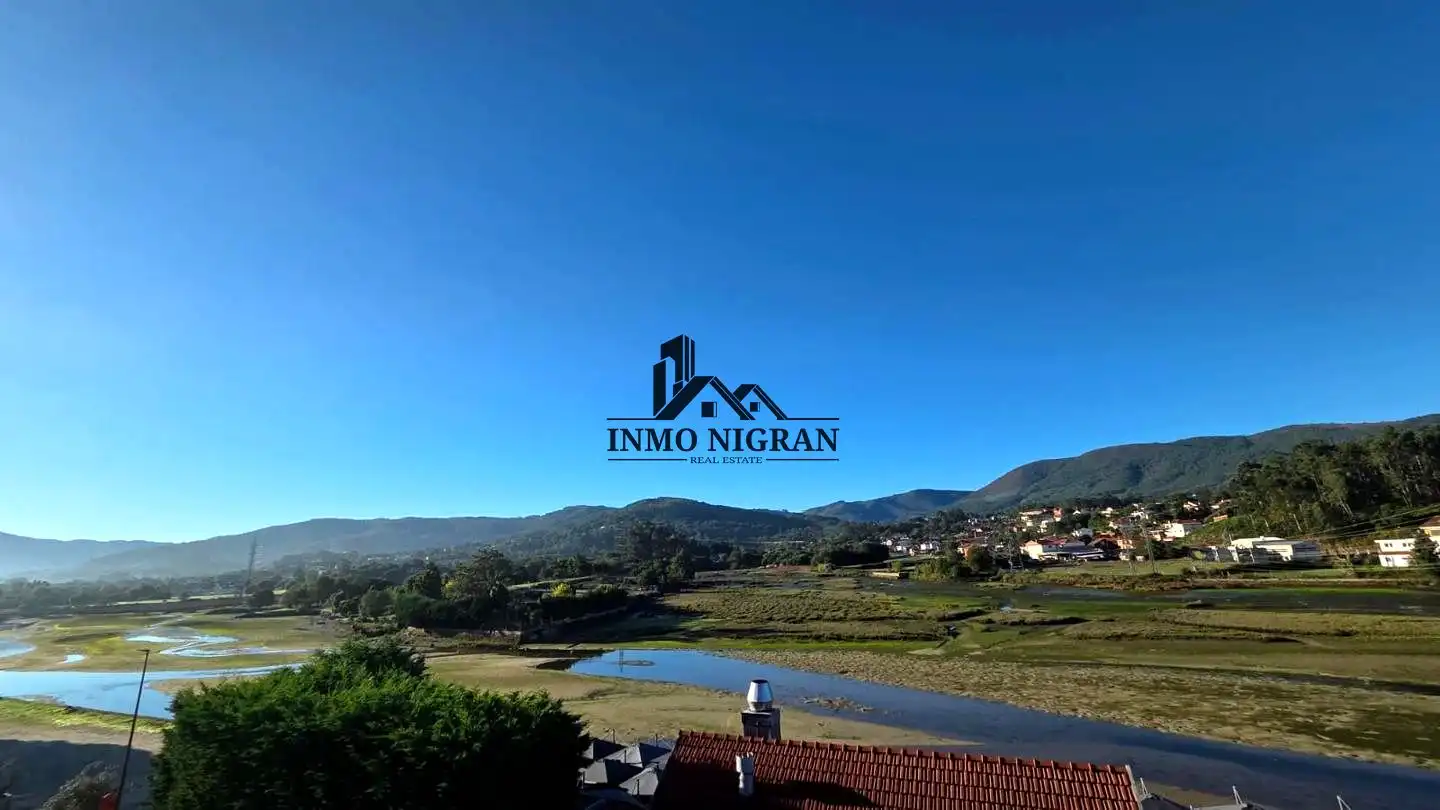 Vista exterior de Ático en venta en Nigrán con Calefacción, Parquet y Terraza